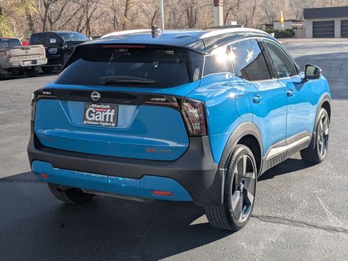 Used 2025 Nissan Kicks SR image 3