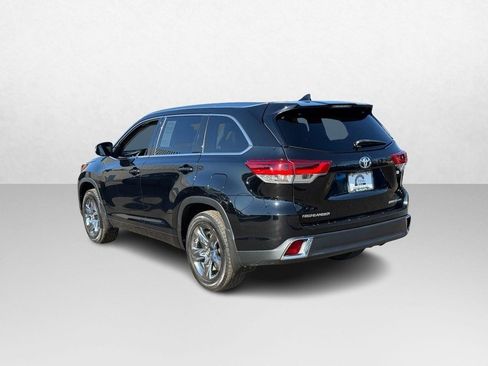 Used 2018 Toyota Highlander Limited Platinum image 3
