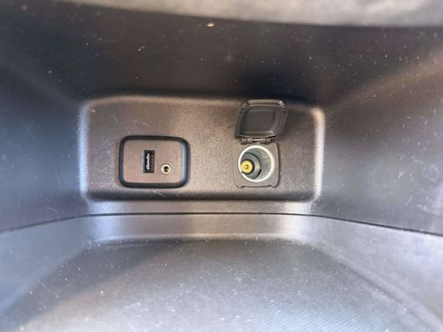 Used 2018 Chevrolet Equinox LT FWD image 23