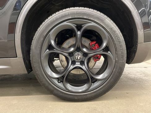 Used 2022 Alfa Romeo Stelvio Ti image 9