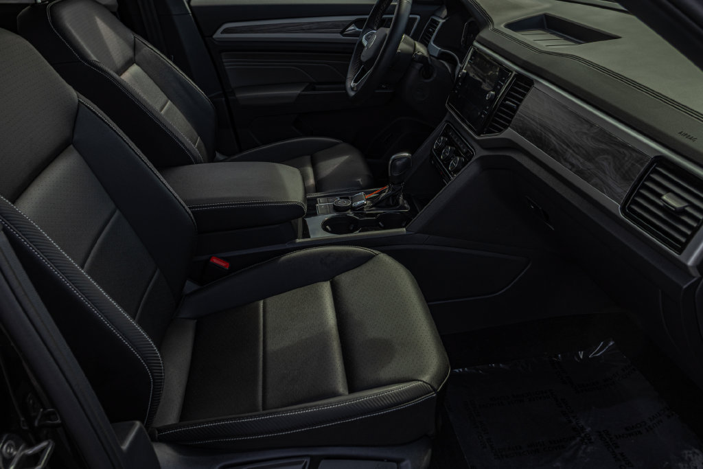 Certified 2023 Volkswagen Atlas Cross Sport SE w/ Panoramic Sunroof Package AWD/4WD image 32