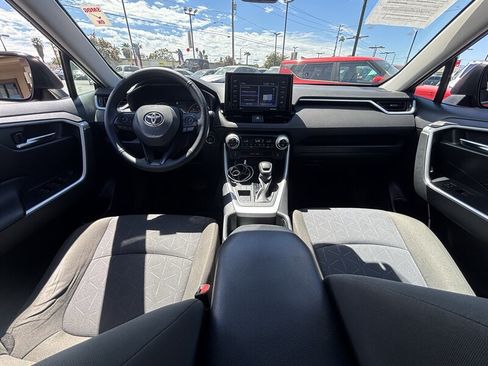 Used 2022 Toyota RAV4 XLE FWD image 17