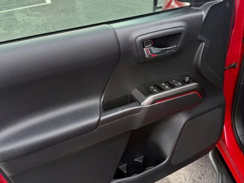 Used 2023 Toyota Tacoma TRD Sport image 11