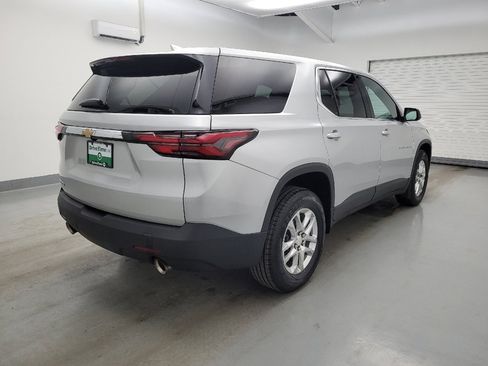 Used 2022 Chevrolet Traverse LS FWD image 9