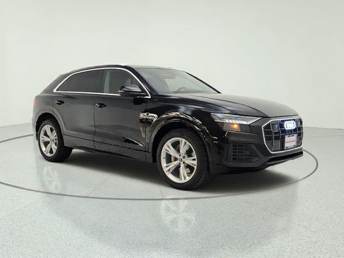 Used 2023 Audi Q8 Premium w/ Convenience Package AWD/4WD image 3