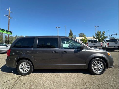 Used 2019 Dodge Grand Caravan SXT FWD image 9