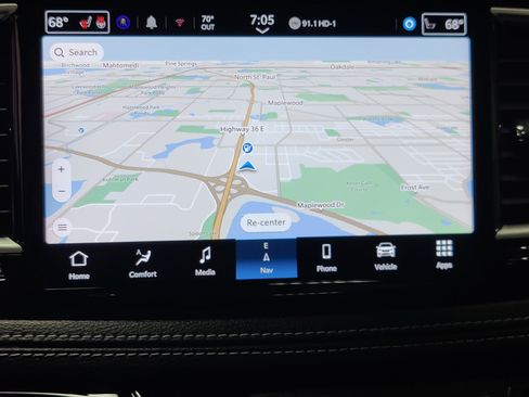 Used 2024 Chrysler Pacifica Limited image 10