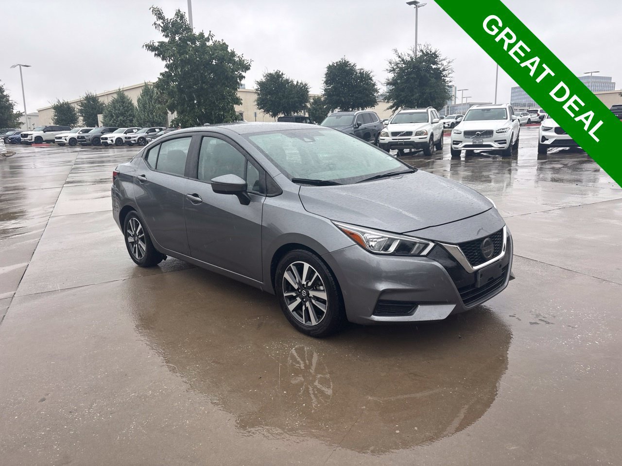 Used 2021 Nissan Versa SV FWD image 3