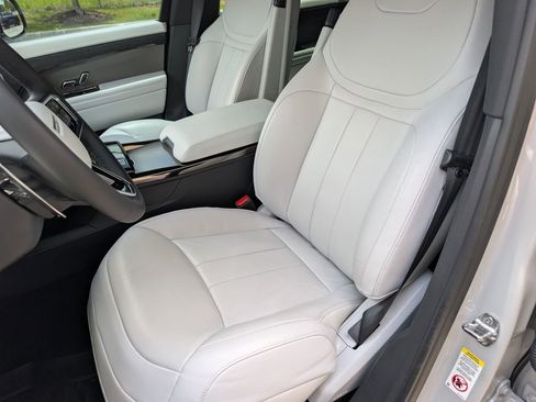 Certified 2025 Land Rover Range Rover Sport SE AWD/4WD image 5