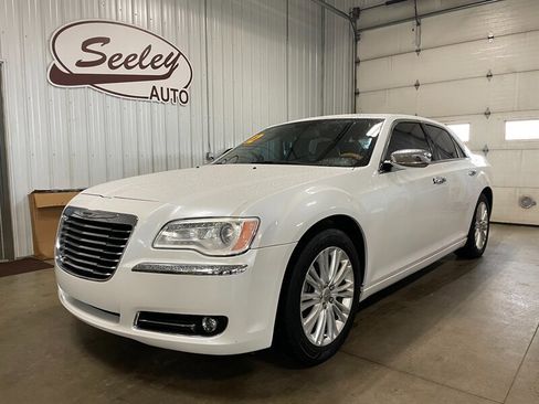 Used 2012 Chrysler 300 Limited w/ Luxury Group image 2