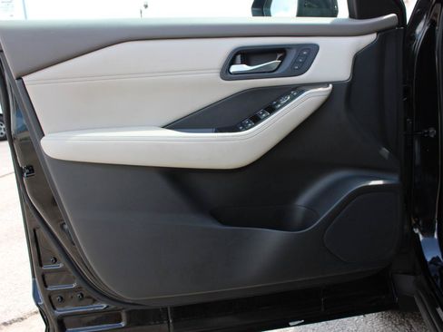 Used 2023 Nissan Rogue SL w/ SL Premium Package FWD image 15