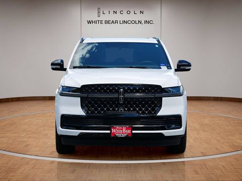 Used 2026 Lincoln Navigator Reserve w/ Jet Appearance Package AWD/4WD image 2