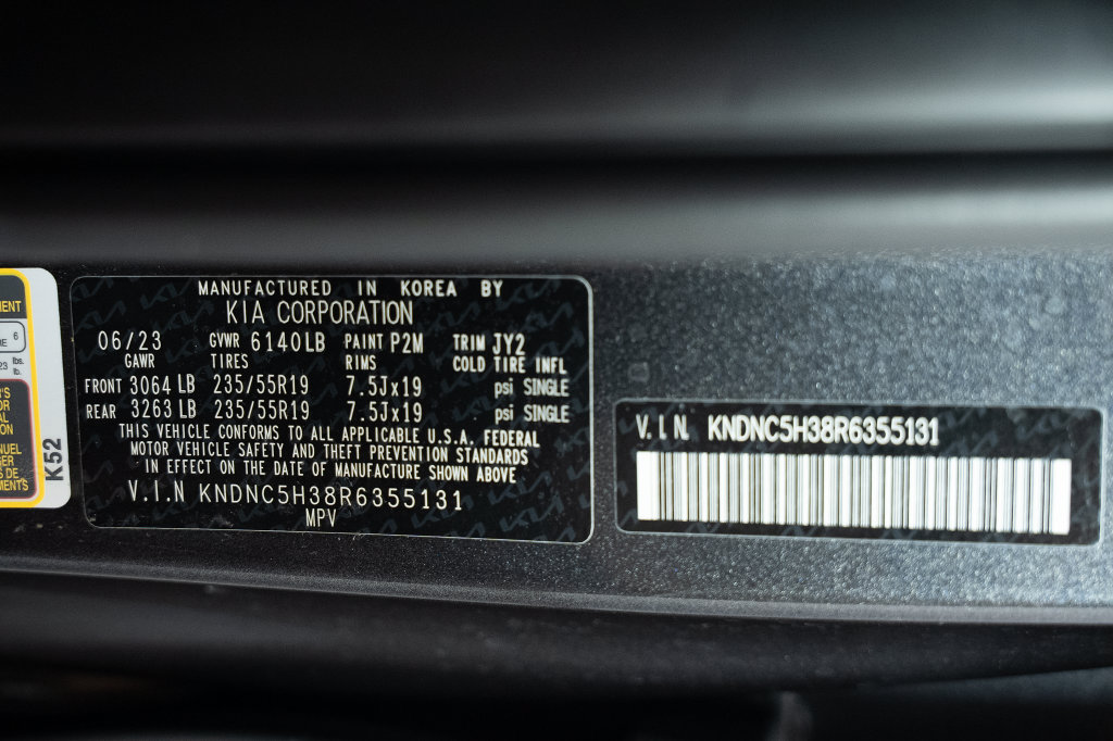 Used 2024 Kia Carnival EX FWD image 38