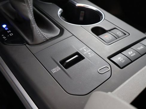 Used 2022 Toyota Highlander XLE image 54