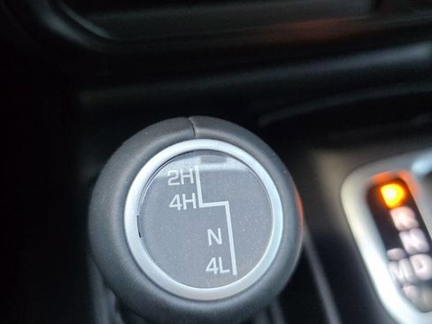 Used 2018 Jeep Wrangler Unlimited Sahara image 14