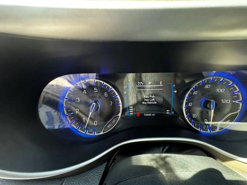 Used 2018 Chrysler Pacifica Touring-L FWD image 14