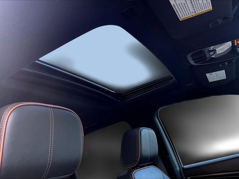 Used 2024 GMC Canyon AT4 w/ Canyon Safety Plus Package image 18