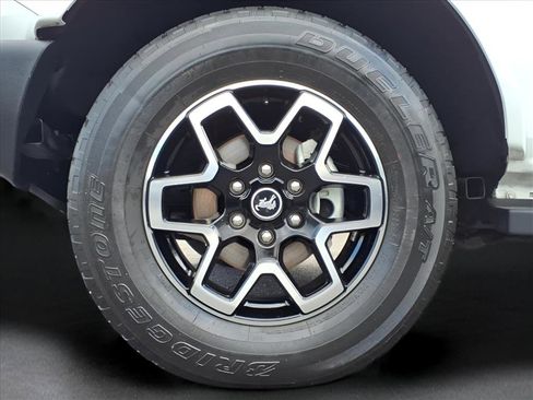 Used 2023 Ford Bronco Outer Banks image 9