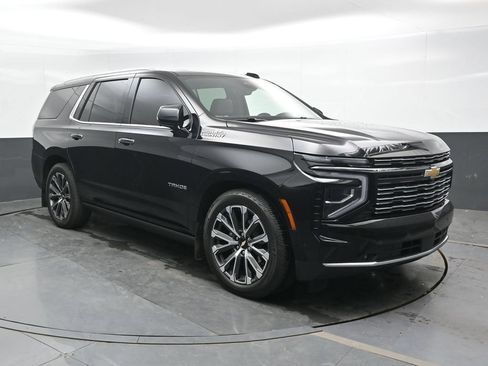 Used 2025 Chevrolet Tahoe High Country AWD/4WD image 5