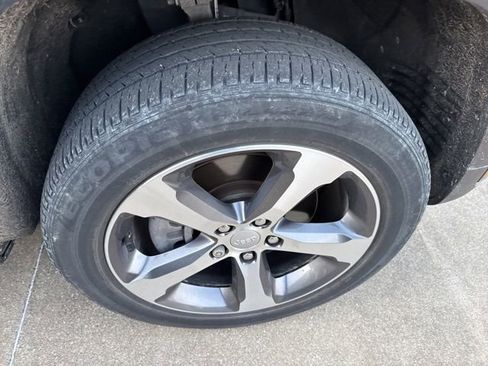 Used 2023 Jeep Grand Cherokee L Limited w/ Trailer Tow Group (B) image 11