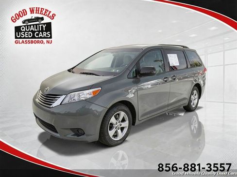 Used 2014 Toyota Sienna LE FWD image 1