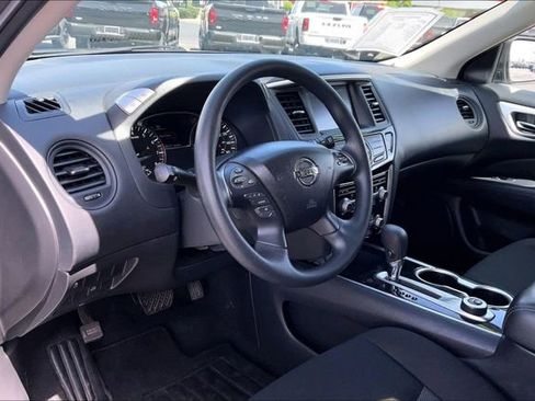Used 2020 Nissan Pathfinder S AWD/4WD image 13