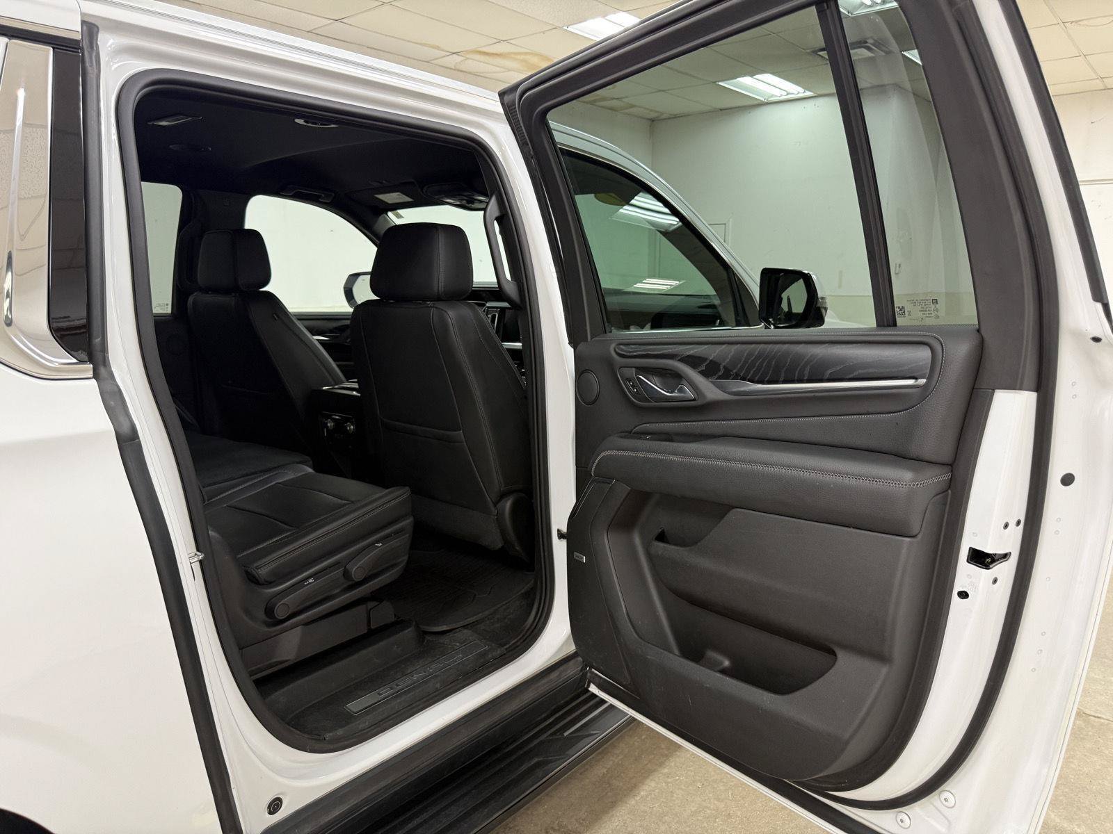 Used 2021 GMC Yukon XL Denali AWD/4WD image 32