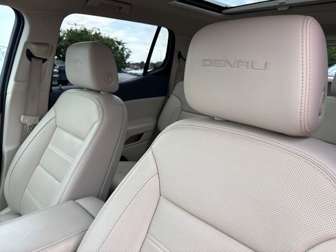 Used 2020 GMC Acadia Denali w/ Technology Package FWD image 18