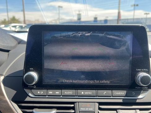 Used 2025 Nissan Altima 2.5 SV image 16