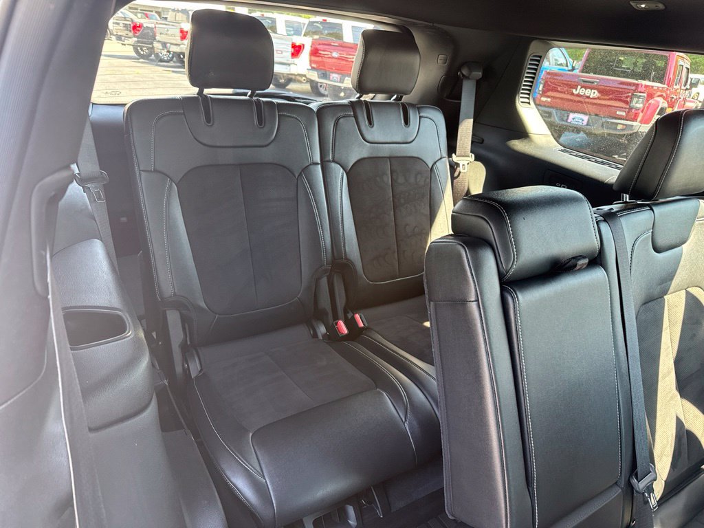 Used 2024 Jeep Grand Cherokee L Laredo AWD/4WD image 13