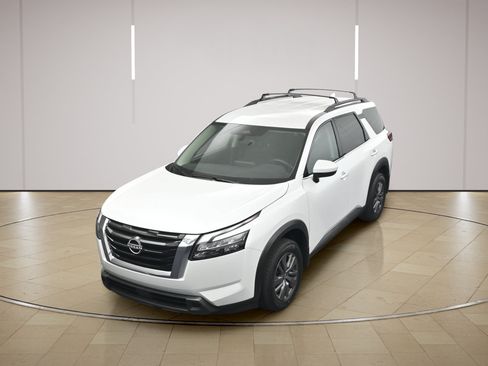 Certified 2025 Nissan Pathfinder SV FWD image 30