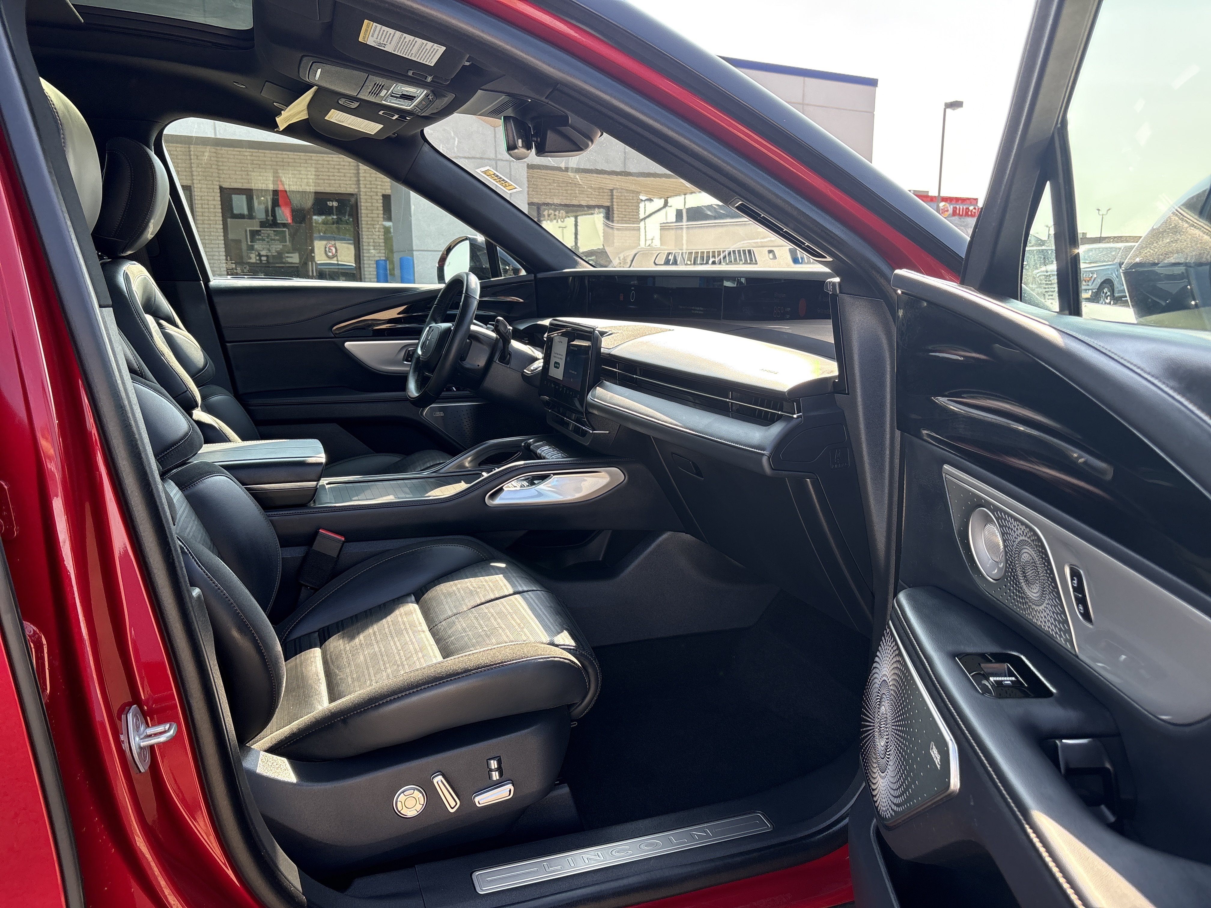 Used 2025 Lincoln Nautilus Reserve AWD/4WD image 13