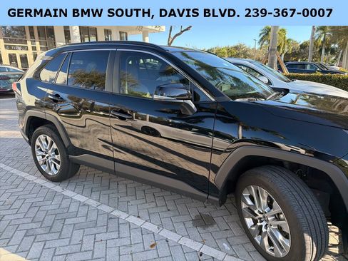 Used 2023 Toyota RAV4 XLE Premium image 5