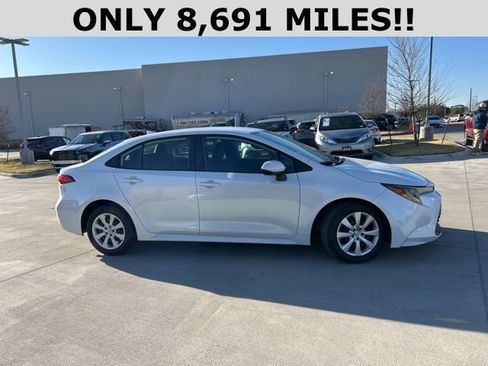Used 2023 Toyota Corolla LE image 2
