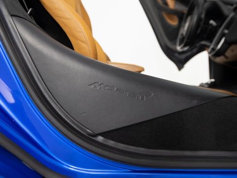 Used 2018 McLaren 570S Spider image 34