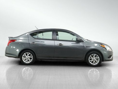 Used 2018 Nissan Versa SV w/ SV Special Edition Package FWD image 6