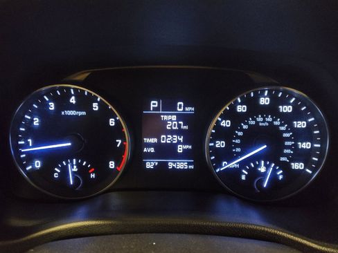 Used 2017 Hyundai Elantra SE image 23