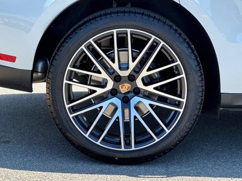 New 2026 Porsche Macan AWD/4WD image 43