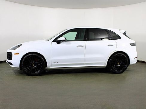 Used 2023 Porsche Cayenne GTS image 2