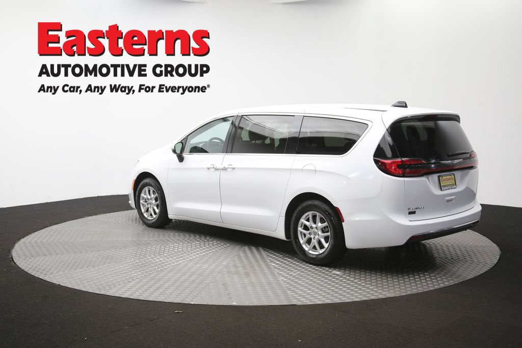 Used 2023 Chrysler Pacifica Touring-L FWD image 66