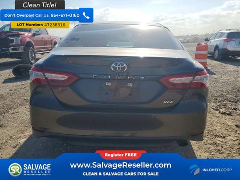 Used 2018 Toyota Camry XLE image 8