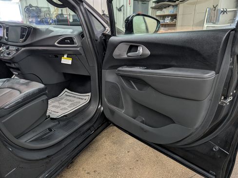 New 2026 Chrysler Voyager LX image 5