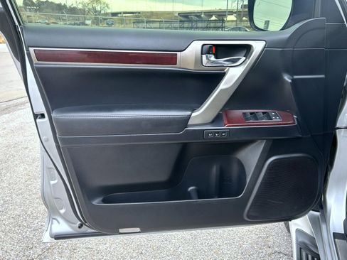 Used 2016 Lexus GX 460 image 9