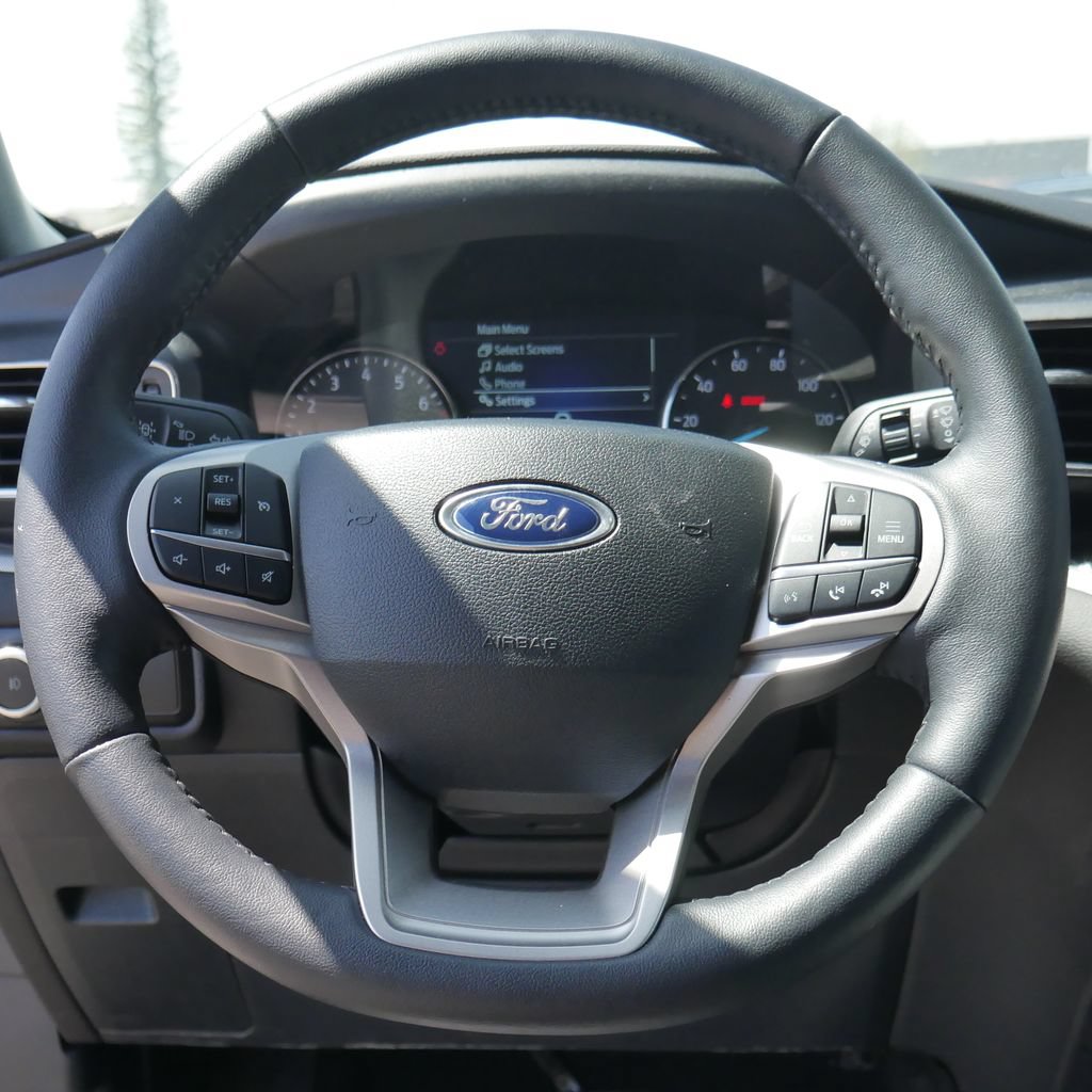 Used 2024 Ford Explorer XLT w/ Equipment Group 202A AWD/4WD image 34
