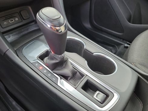 Used 2019 Chevrolet Equinox LT w/ Sun & Navigation Package image 30