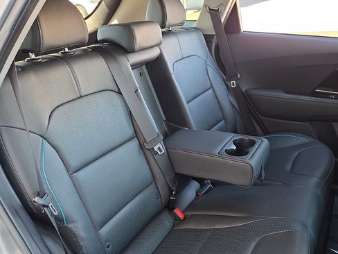 Used 2022 Kia Niro EX Premium image 30