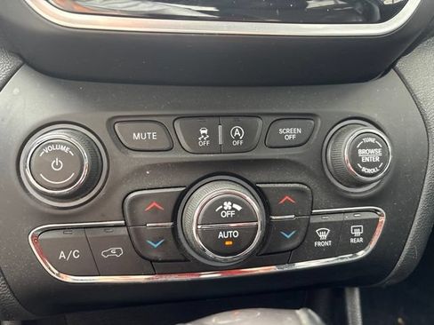 Used 2019 Jeep Cherokee Limited AWD/4WD image 10