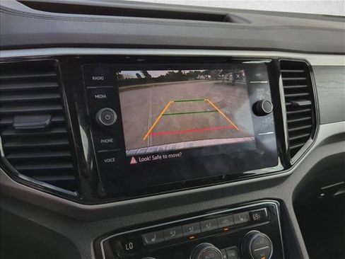 Used 2023 Volkswagen Atlas SE w/ Black Wheel Package image 10