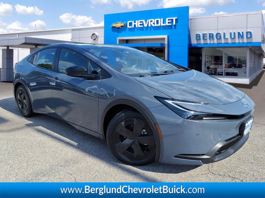Used 2024 Toyota Prius LE FWD image 1