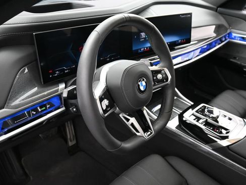 Used 2025 BMW 760i xDrive AWD/4WD image 18